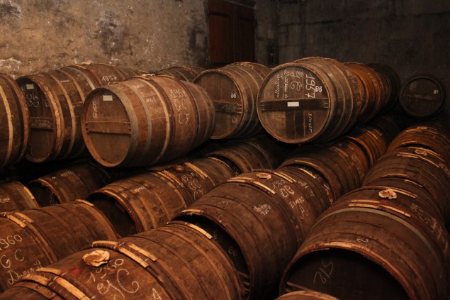 cognac-barrels-aging-1140x760